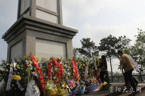 松柏青青埋忠骨,资阳市莲花山革命烈士陵园扫墓活动