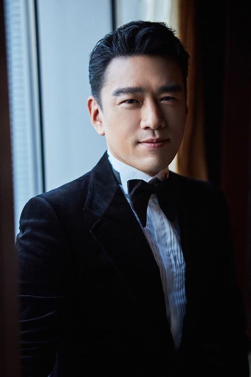 王耀庆出席凤凰网时尚之选颁奖盛典 斩获年度时尚跨界