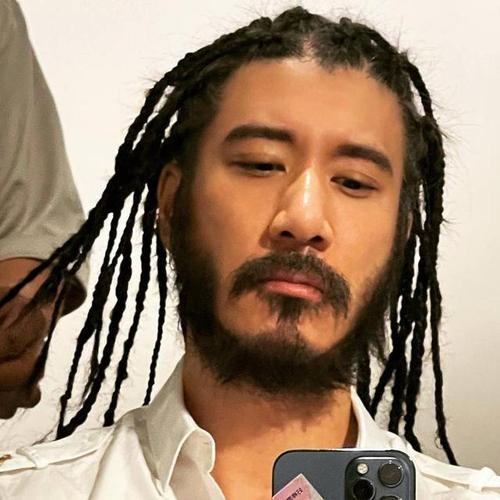 45岁王力宏改变造型 黑人辫子头,络腮胡神似基努李维
