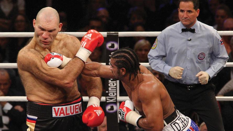 以小博大!海耶击败了比自己重100磅的"俄罗斯巨兽"瓦鲁耶夫