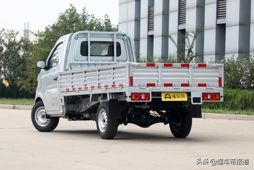 小型双排座多少钱(双排座小四轮货车多少钱一辆)