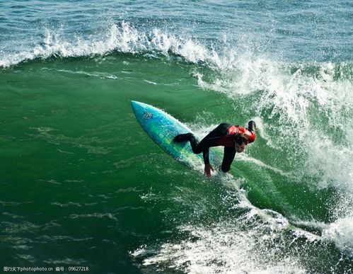 海上冲浪图片