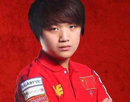 lol:微笑回归斗鱼直播竟被路人队友调侃妹子操作?网友:扎心了