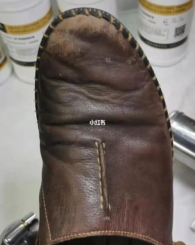 客户的皮鞋,穿的已经破旧不堪,因为脚感好,舍不得扔掉,补色翻新以后