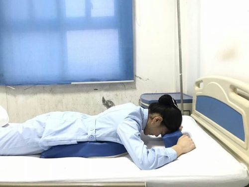 其它 视网膜脱离手术后的体位展示 写美篇 交替体位:患者先头低位4h