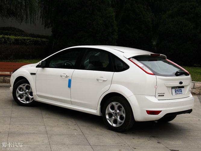 2014款经典福克斯两厢1.8l 自动酷白典藏版