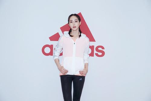 张钧甯运动风活力照图片