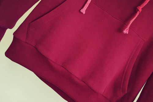 面料:抓毛/加绒卫衣 成分:37%棉58%聚酯纤维5%粘纤 颜色:酒红 尺码
