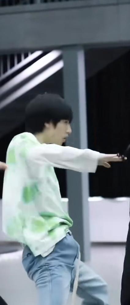 严浩翔 你的裤子