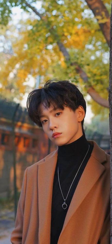 青春有你3-余景天高清壁纸