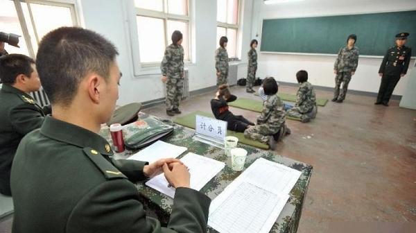 实拍神秘的女兵入伍考试全过程