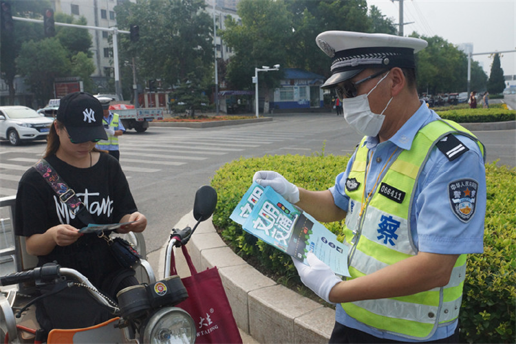 商丘交警全员上岗圆满完成中秋节假期交通安保工作