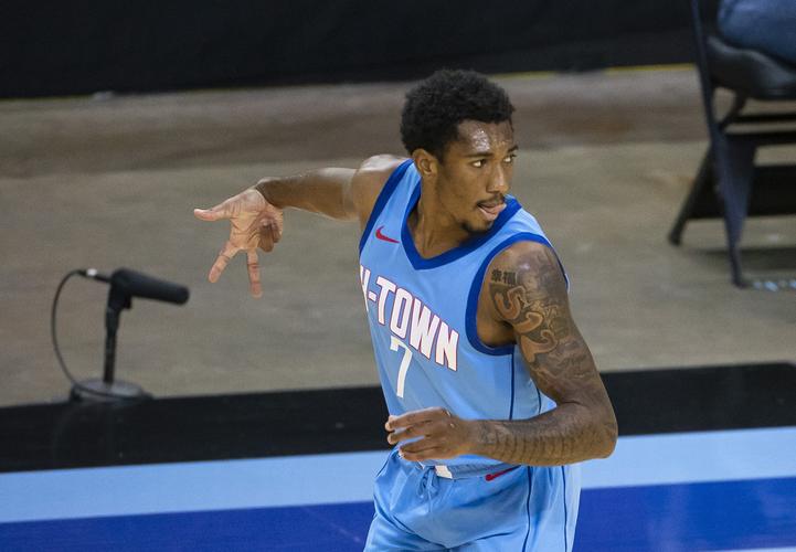 常规赛最后阶段才和火箭队签订双向合同的阿尔莫尼-布鲁克斯(armoni