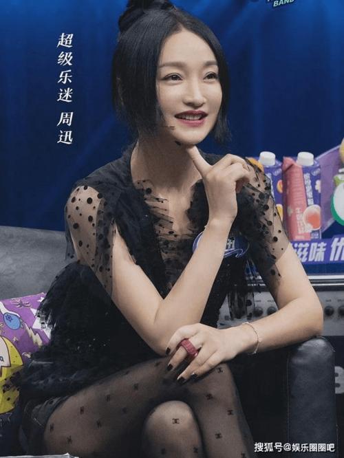 原创卓越为周迅宣传新歌!疑似大方公开恋情,二人曾晚上牵手同回酒店