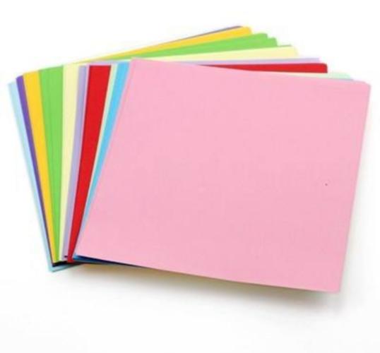 除了我们的正方形宝宝,还有一个图形也是四条边,四个角,它就是 长方形