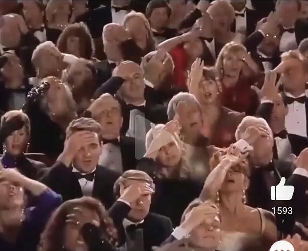 已找到求这个拍额头的动图