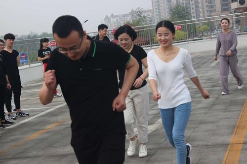 泊头信誉楼商厦举办"畅享运动,活出健康"健步走比赛
