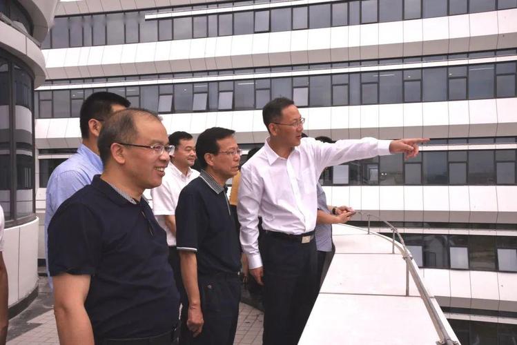 包云光,范文明,郭晓东参加验收.