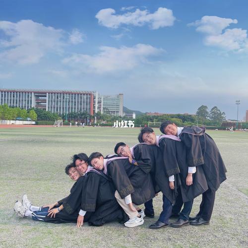 毕业照拍照姿势指南95| 前途似海 来日方长_毕业照