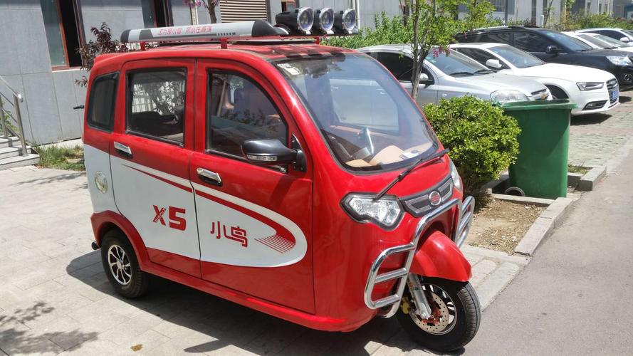 小鸟三轮电动车