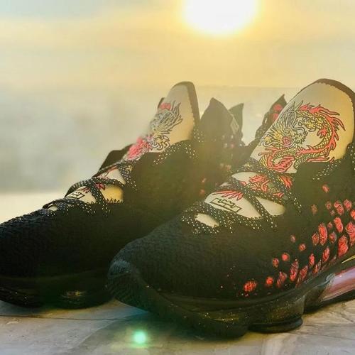 周杰伦 x nike lebron 17联名鞋款曝光,中国风配骚粉色成亮点!