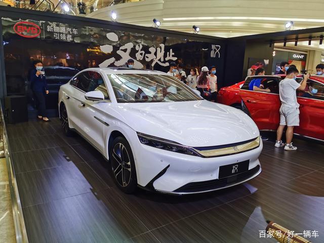 最快中国车:比亚迪汉实车入驻深圳cbd商超,国车经典