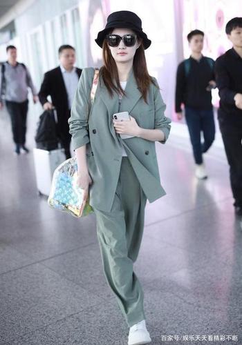 立秋之后,"西装杀"越来越被青睐,时尚又保暖,达人必备!
