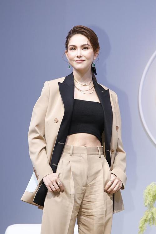 有种三年生两胎叫昆凌她穿露脐衫后才懂周杰伦选她的原因