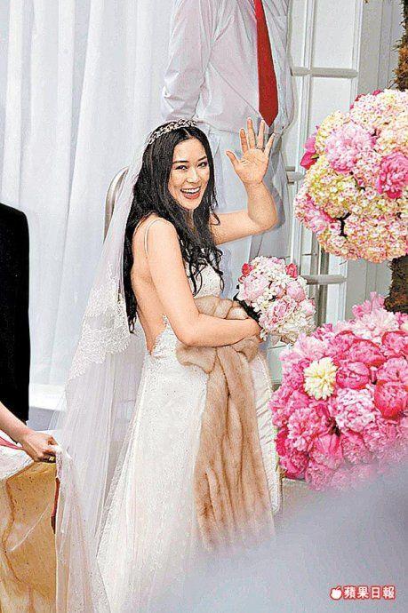 徐子淇和李家诚的童话婚礼,也由绣球装点得华丽异常.