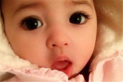 她被评为"世界最美宝宝",大眼睛好似会说话,网友:再等