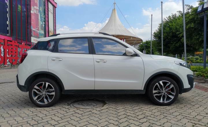 汕头二手北汽昌河q35 2016 款 1.5l 自动炫赫版 白色 - 小猪二手车