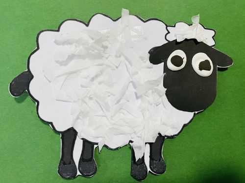 美术活动—《可爱的小绵羊》