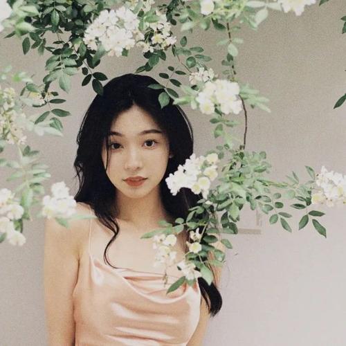 头像易梦玲纯欲风头像