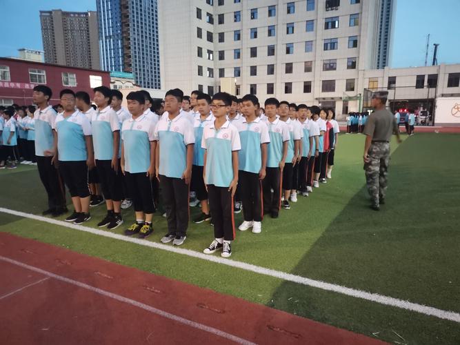军训场上展英姿,黉学校园显风采——亳州市黉学中学九