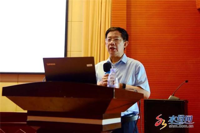 烟台三中郭宏成校长主题讲座:这个时代我们应该怎样