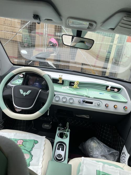 上篇五菱宏光mini ev马卡龙牛油果绿内饰改_手机_五菱