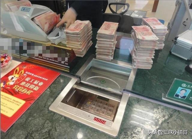 在自动取款机取出假钱该怎么办呢银行会不会离柜概不负责