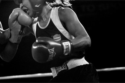 [转载]『美国』奋力"搏杀"的女拳击手