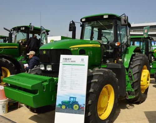 约翰迪尔2104拖拉机