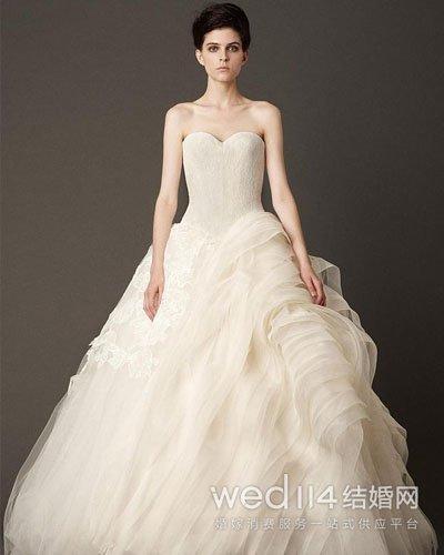平胸新娘照婚纱照穿什么内衣