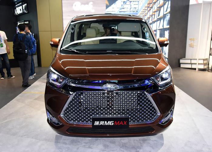 考虑到之前的mpv造车功底,江淮推出瑞风m6 max,更豪华