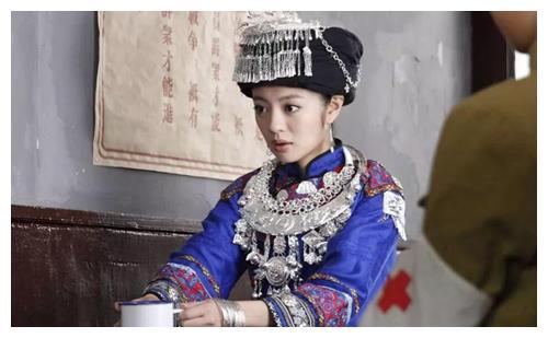 湘西最后一位压寨夫人,16岁嫁匪首,11年生8胎,可惜这绝世容颜