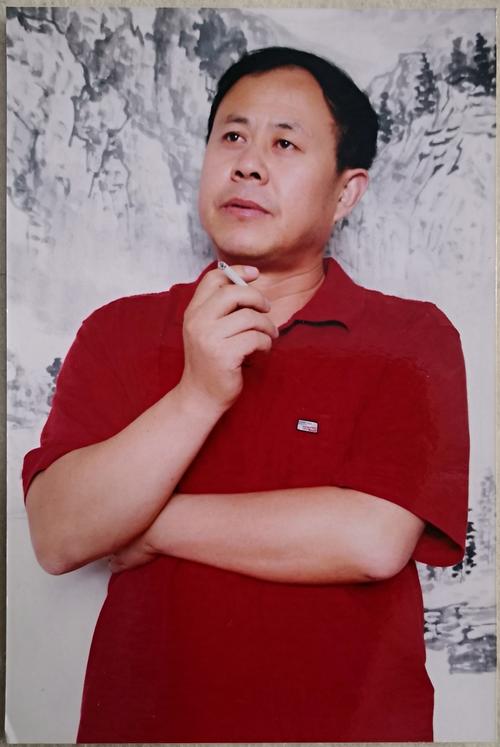 王林,中国国籍,是一名画家1,现为中国美术家协会会员2.