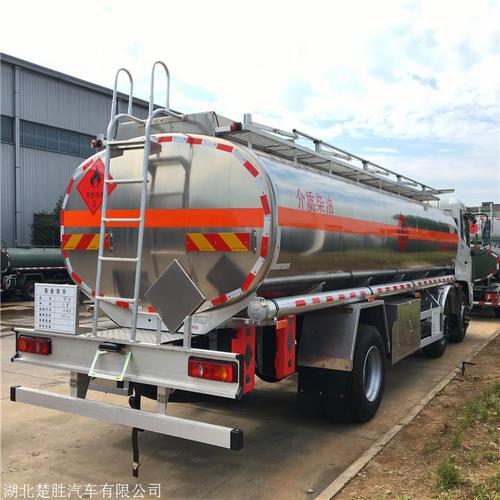 油罐车品牌小型油罐车价格欢迎咨询