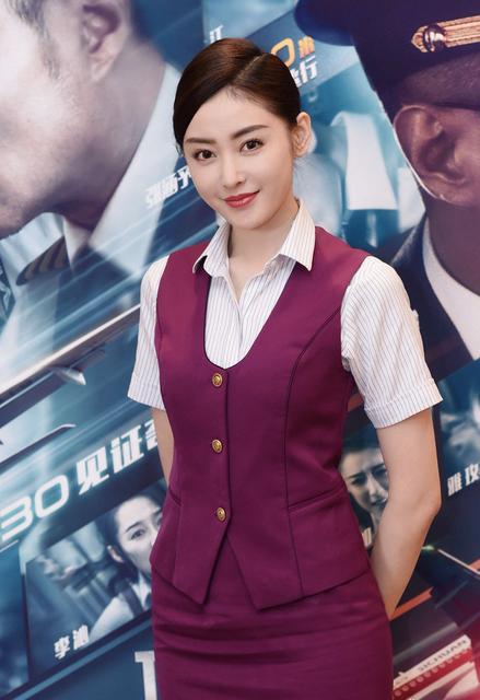 春晚上张天爱空姐制服惊艳全场,盘点下张天爱的各种空姐造型_中国