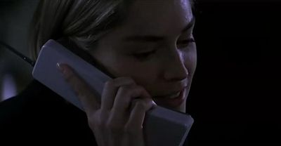 被监控且等待被自杀的《偷窥》的女主角卡拉