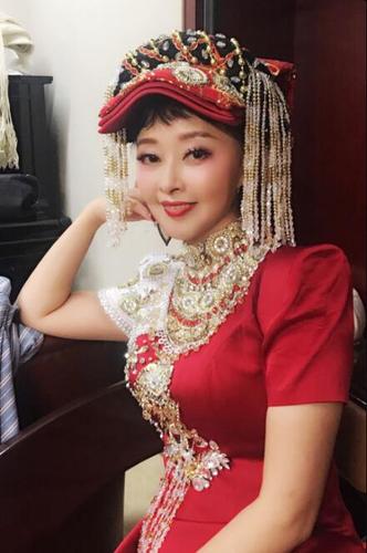 曲比阿乌现任丈夫是谁,曲比阿乌年轻时的照片图