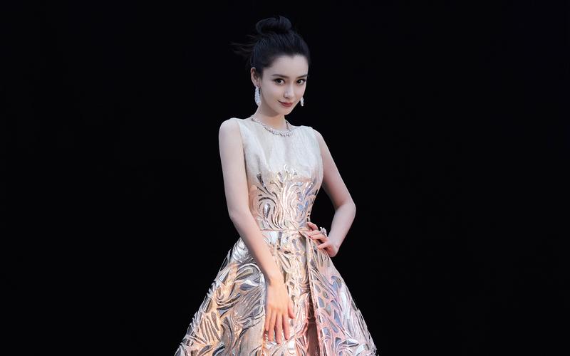 angelababy花瓣裙优雅高清桌面壁纸