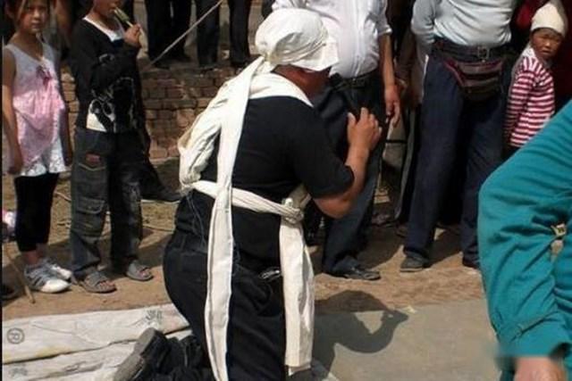 白事中的三跪九叩之礼,有什么步骤,如何去做