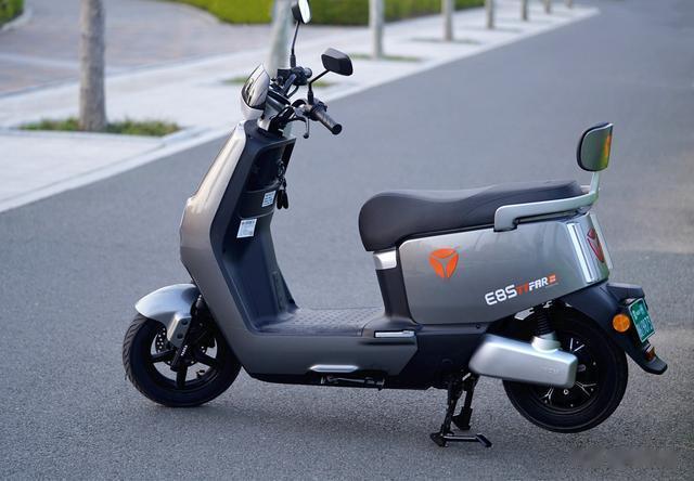 雅迪一次充电可跑200公里雅迪冠能二代e8s图赏